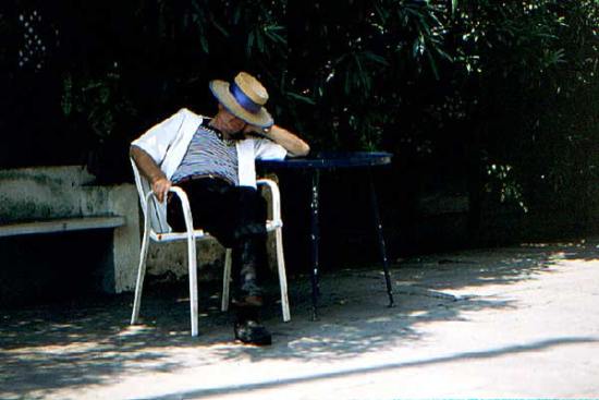 002_afternoon-nap-in-venezia