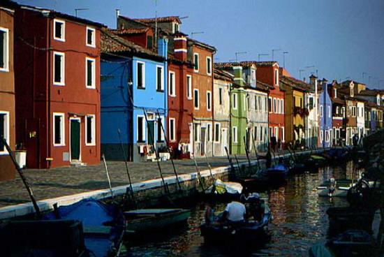 015_boat-on-burano-canal