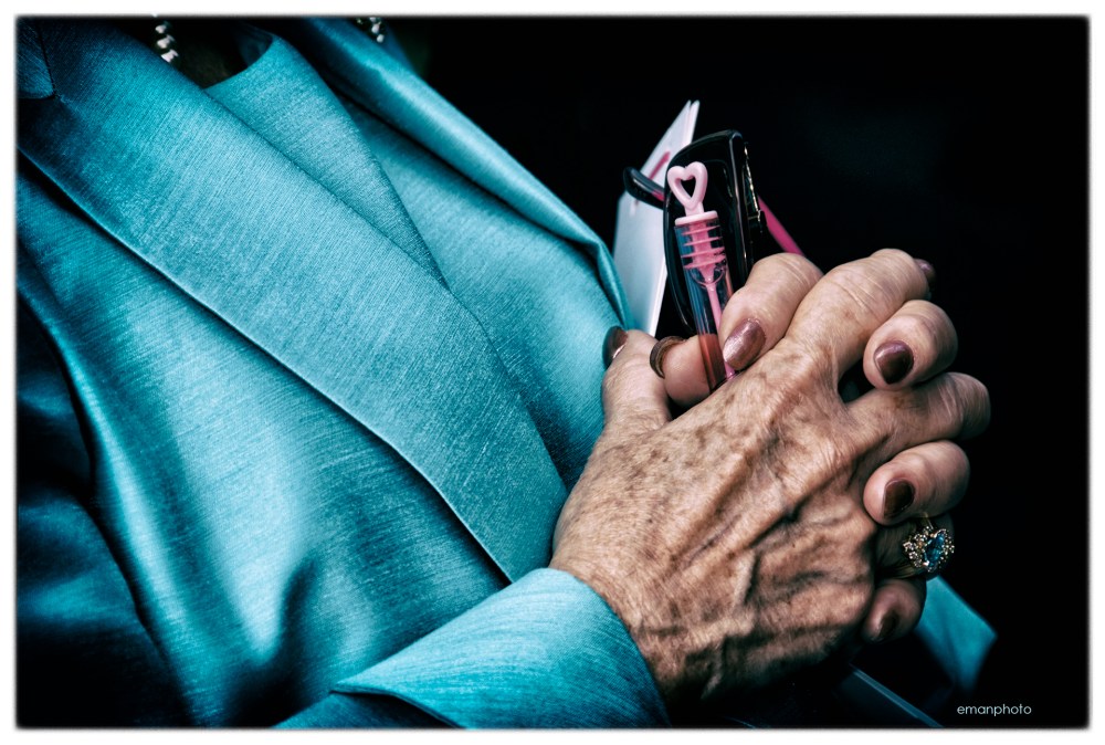 DSCF0583_Two_Hands_Nik_1920